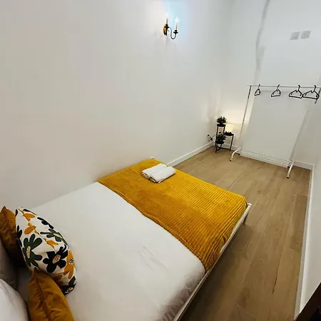 Location For Tourists, Centre 호스텔