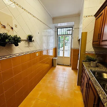 Location For Tourists, Centre