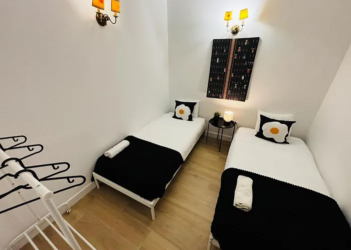 Location For Tourists, Centre