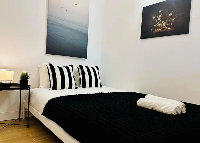 Location For Tourists, Centre