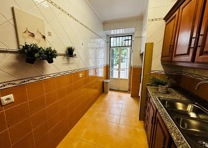 Location For Tourists, Centre